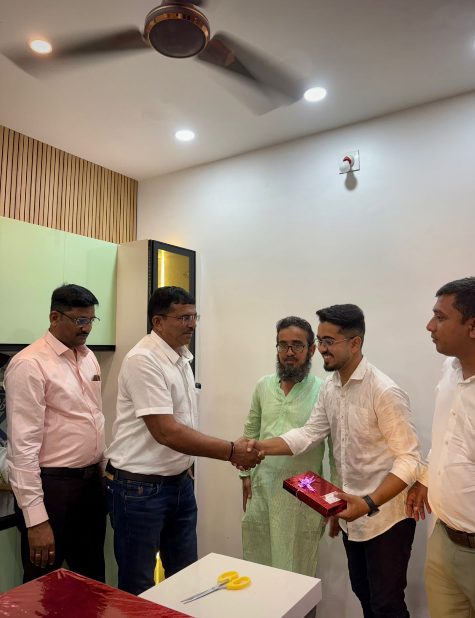 Munshi Interior founder being felicitated at an industry event